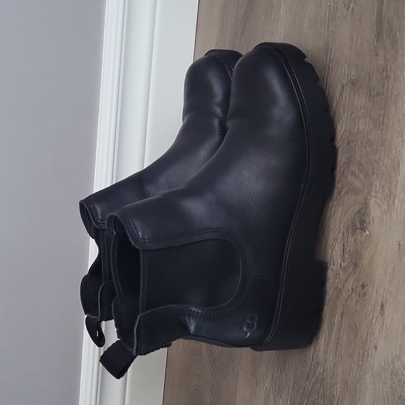 UGG Shoes - UGG Markstrum Black Chelsea Boot